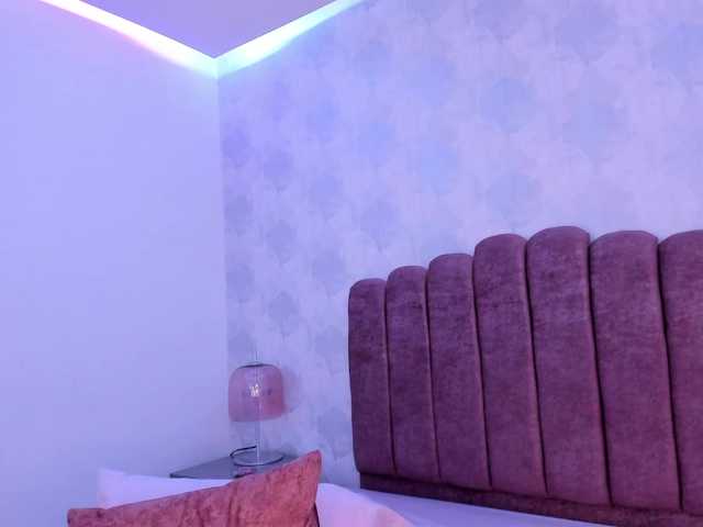 Kimmie-Bloomie live cam on BongaCams