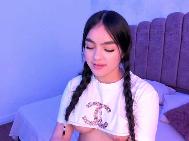 Kimmie-Bloomie live cam on BongaCams
