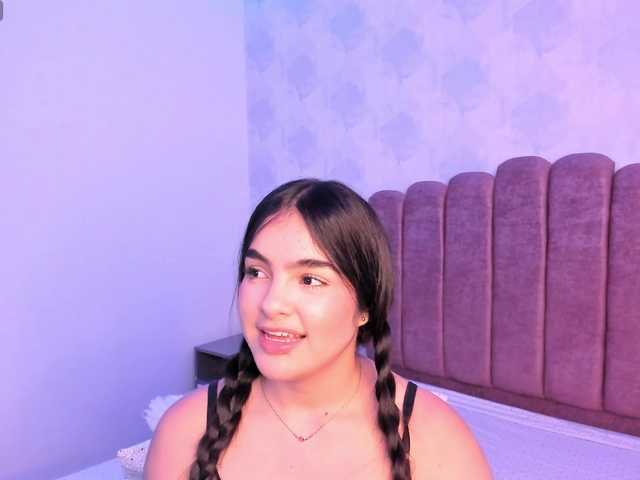 Kimmie-Bloomie live cam on BongaCams