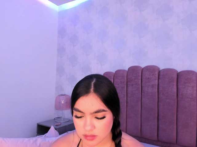 Kimmie-Bloomie live cam on BongaCams