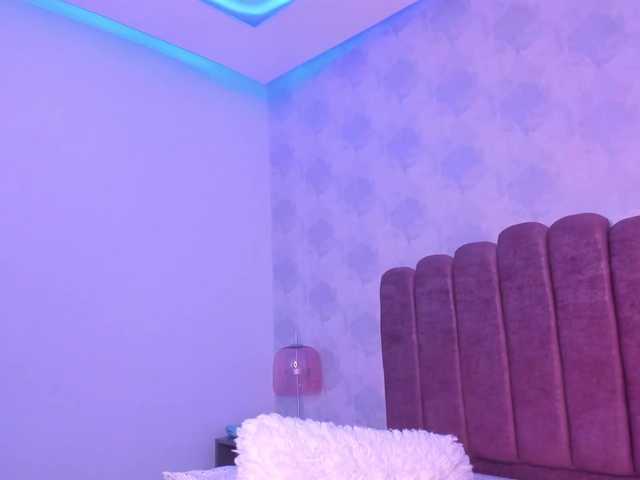 Kimmie-Bloomie live cam on BongaCams