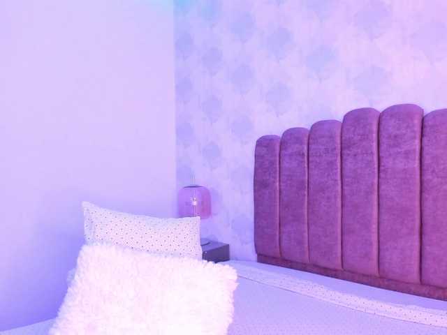 Kimmie-Bloomie live cam on BongaCams