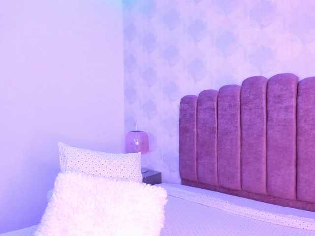 Kimmie-Bloomie live cam on BongaCams