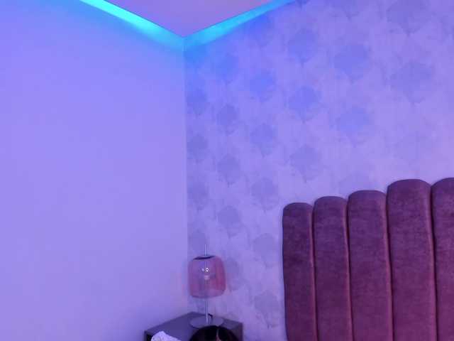 Kimmie-Bloomie live cam on BongaCams