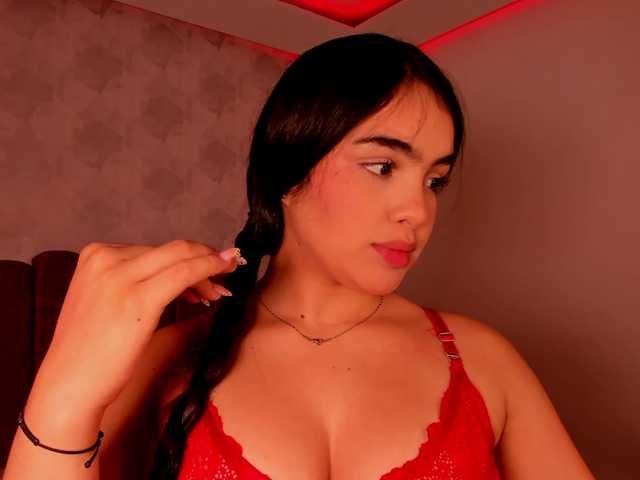 Kimmie-Bloomie live cam on BongaCams
