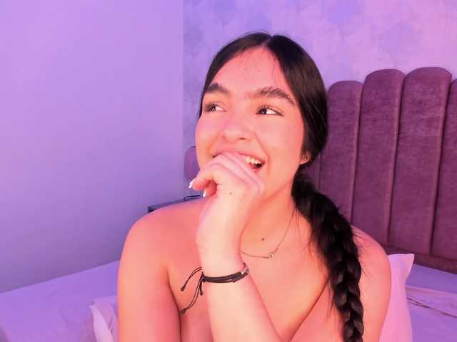 Kimmie-Bloomie live cam on BongaCams