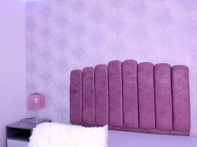 Kimmie-Bloomie live cam on BongaCams