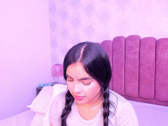 Kimmie-Bloomie live cam on BongaCams