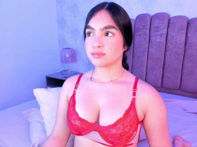 Kimmie-Bloomie live cam on BongaCams