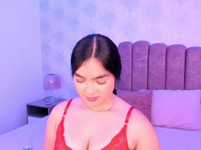 Kimmie-Bloomie live cam on BongaCams