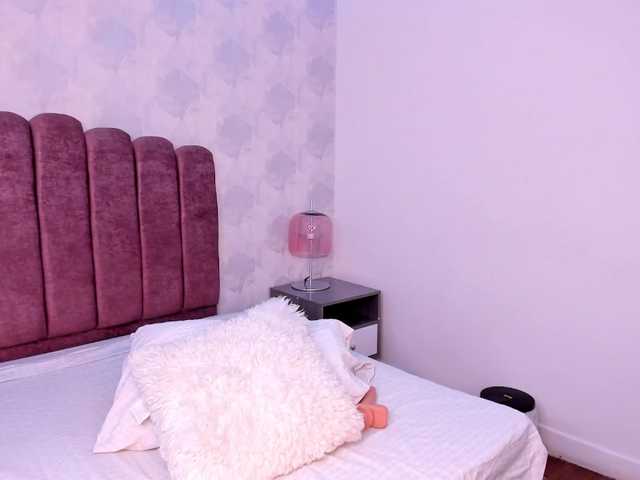 Kimmie-Bloomie live cam on BongaCams