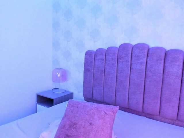 Kimmie-Bloomie live cam on BongaCams