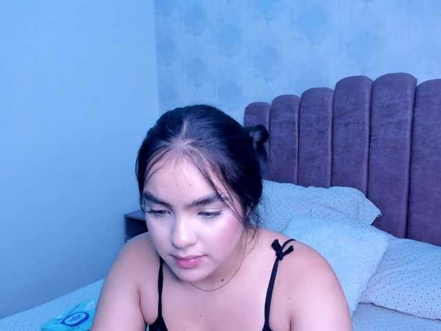 Kimmie-Bloomie live cam on BongaCams
