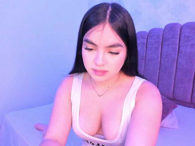 Kimmie-Bloomie live cam on BongaCams