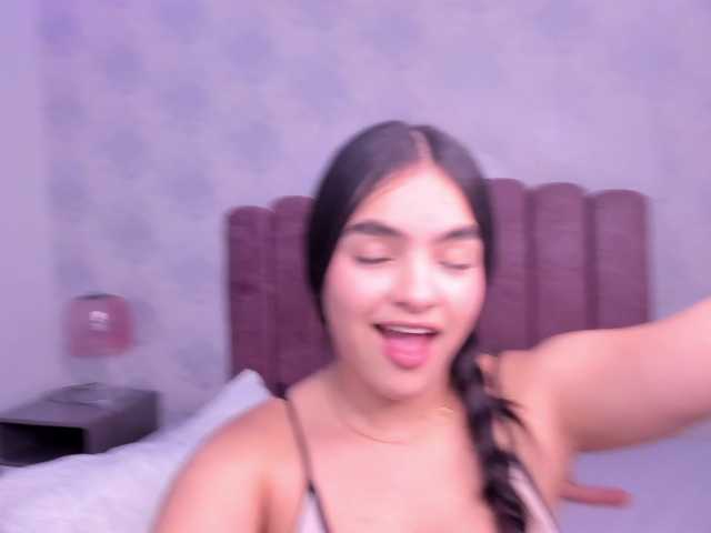 Kimmie-Bloomie live cam on BongaCams