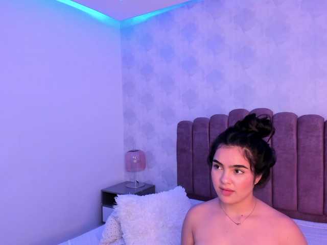 Kimmie-Bloomie live cam on BongaCams