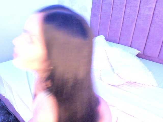 Kimmie-Bloomie live cam on BongaCams