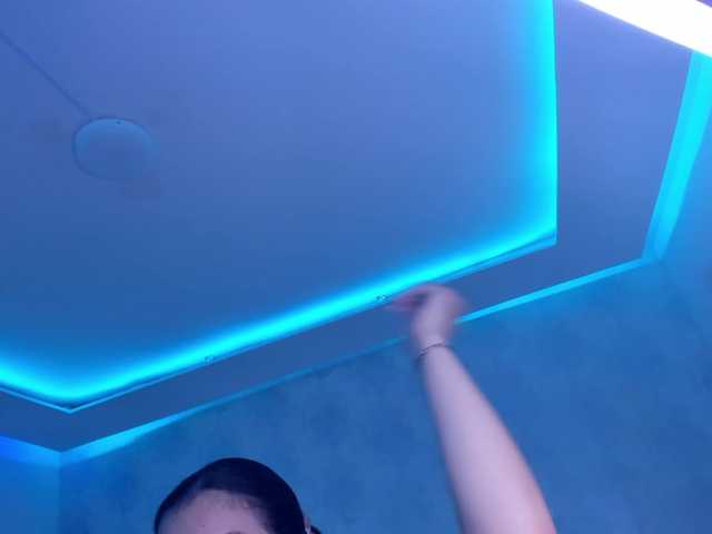 Kimmie-Bloomie live cam on BongaCams