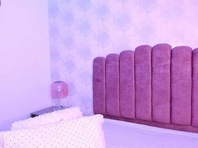 Kimmie-Bloomie live cam on BongaCams
