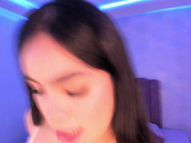 Kimmie-Bloomie live cam on BongaCams