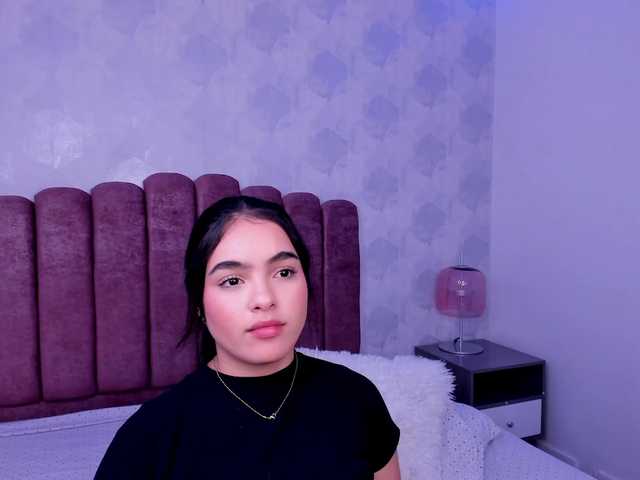 Kimmie-Bloomie live cam on BongaCams