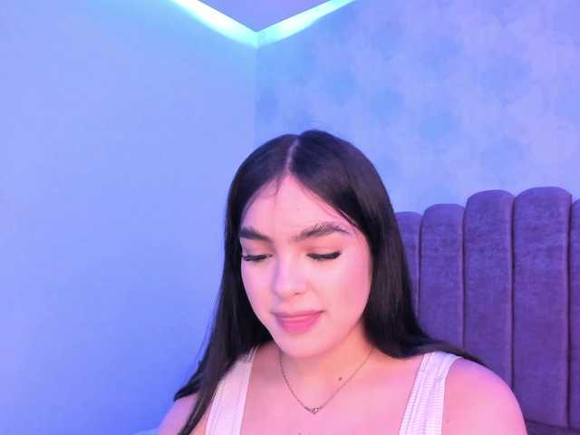 Kimmie-Bloomie live cam on BongaCams