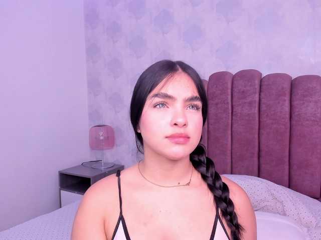 Kimmie-Bloomie live cam on BongaCams