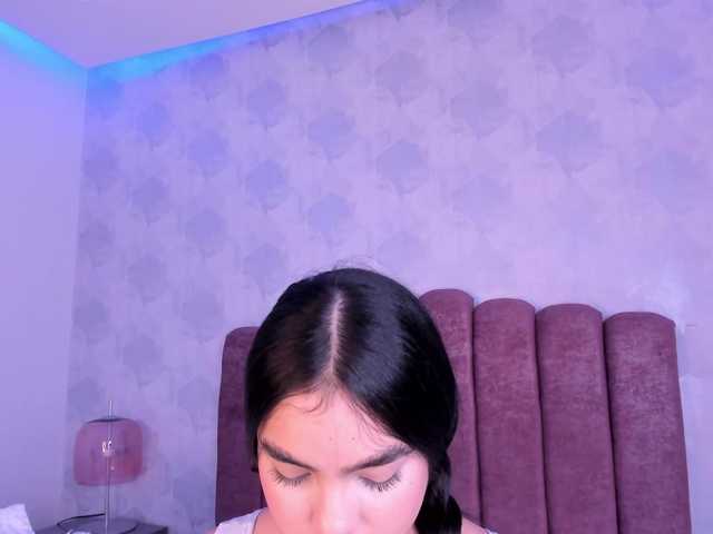 Kimmie-Bloomie live cam on BongaCams
