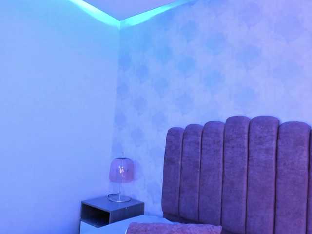 Kimmie-Bloomie live cam on BongaCams