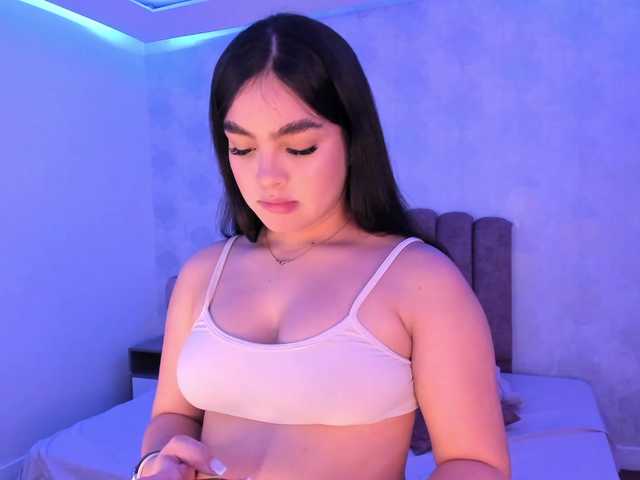 Kimmie-Bloomie live cam on BongaCams