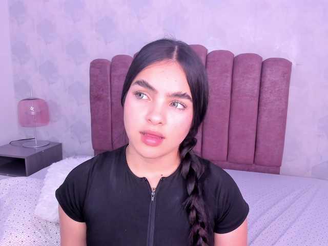Kimmie-Bloomie live cam on BongaCams
