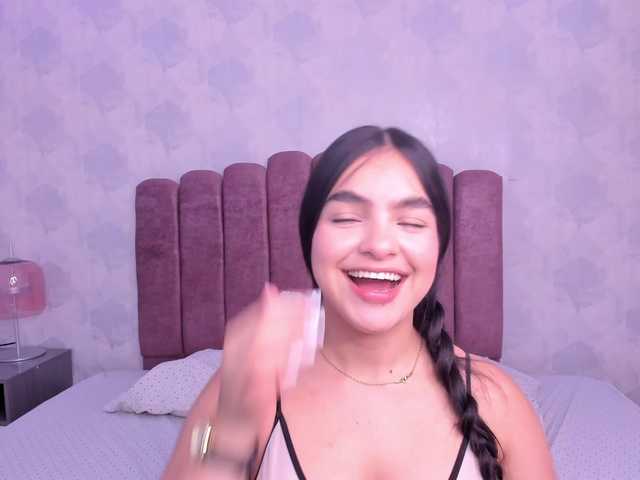 Kimmie-Bloomie live cam on BongaCams