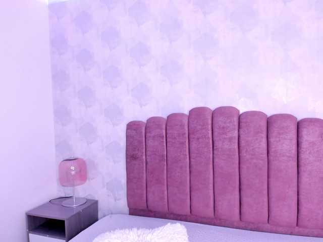 Kimmie-Bloomie live cam on BongaCams