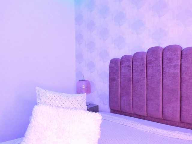 Kimmie-Bloomie live cam on BongaCams