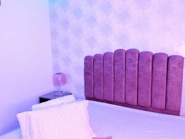 Kimmie-Bloomie live cam on BongaCams