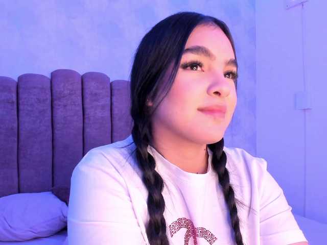 Kimmie-Bloomie live cam on BongaCams