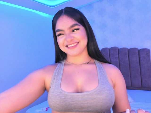 Kimmie-Bloomie live cam on BongaCams