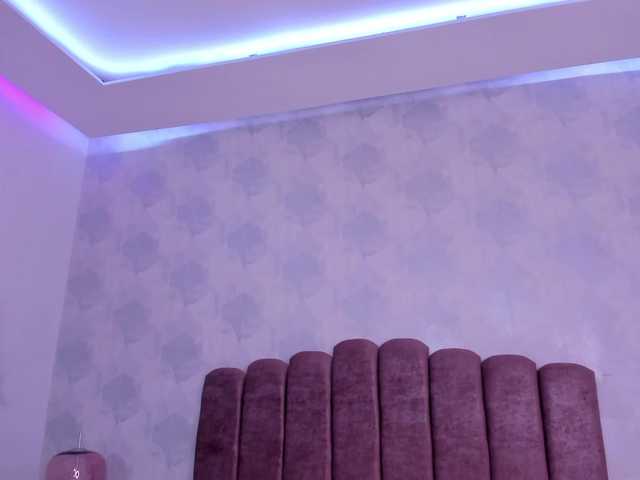 Kimmie-Bloomie live cam on BongaCams