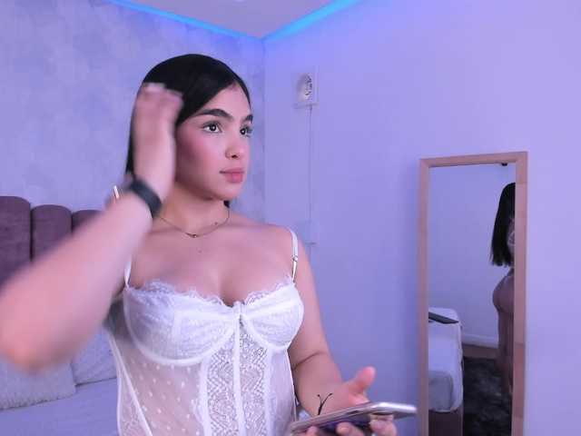 Kimmie-Bloomie live cam on BongaCams