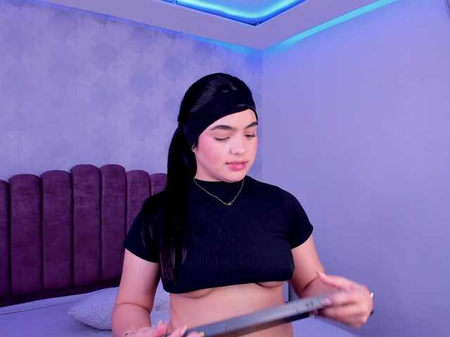 Kimmie-Bloomie live cam on BongaCams