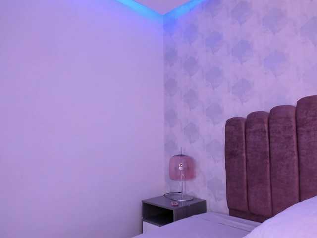 Kimmie-Bloomie live cam on BongaCams