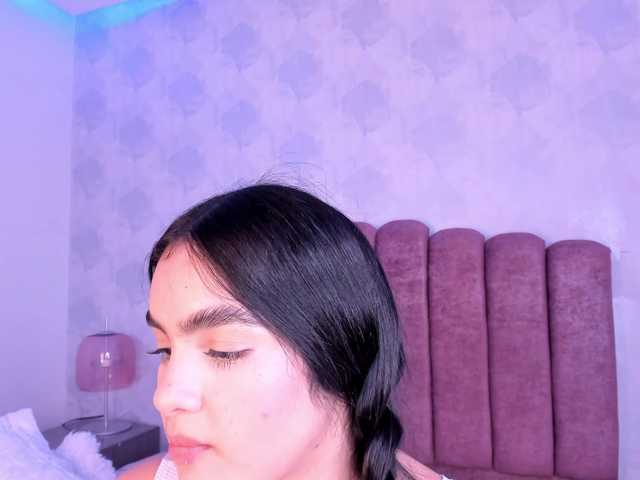 Kimmie-Bloomie live cam on BongaCams