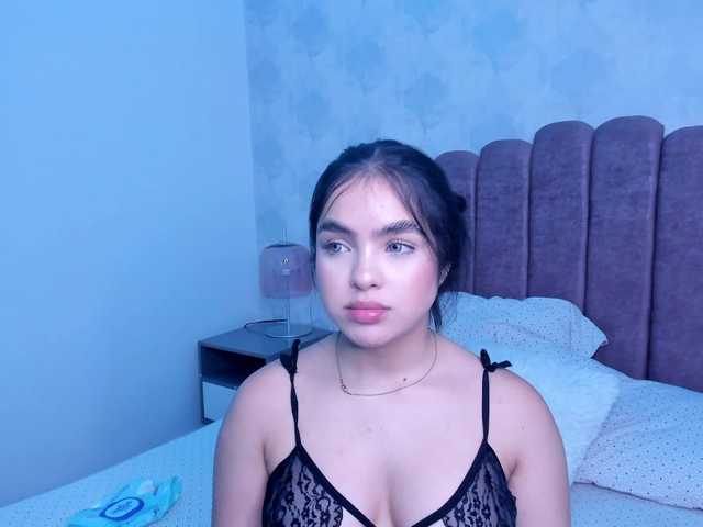 Kimmie-Bloomie live cam on BongaCams