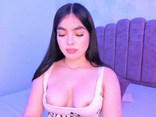Kimmie-Bloomie live cam on BongaCams