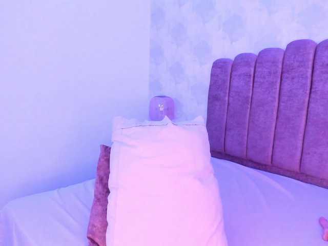 Kimmie-Bloomie live cam on BongaCams