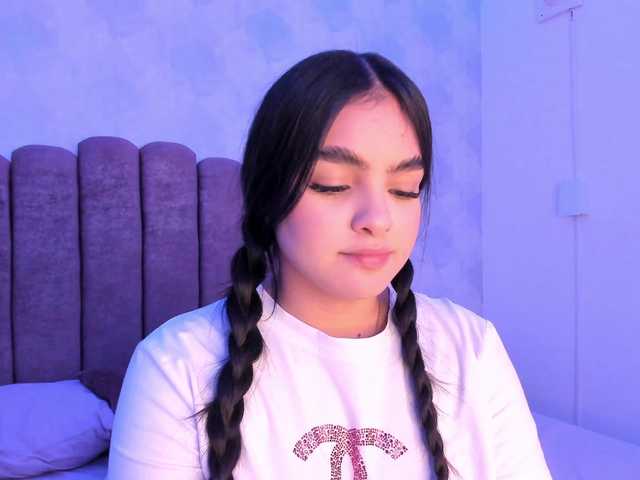Kimmie-Bloomie live cam on BongaCams