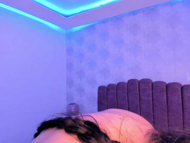 Kimmie-Bloomie live cam on BongaCams