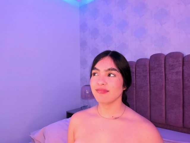 Kimmie-Bloomie live cam on BongaCams