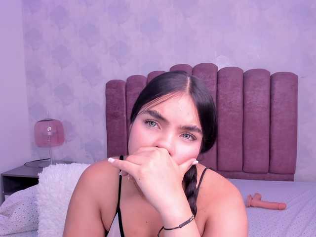 Kimmie-Bloomie live cam on BongaCams