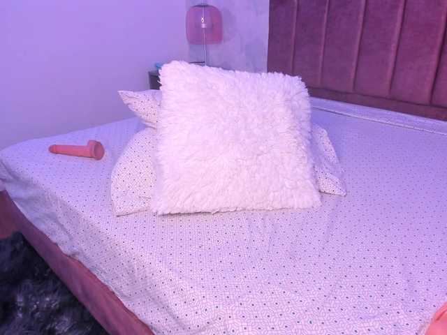 Kimmie-Bloomie live cam on BongaCams